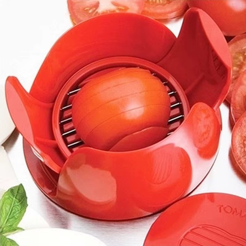 Trancheuse à tomates en plastique rouge