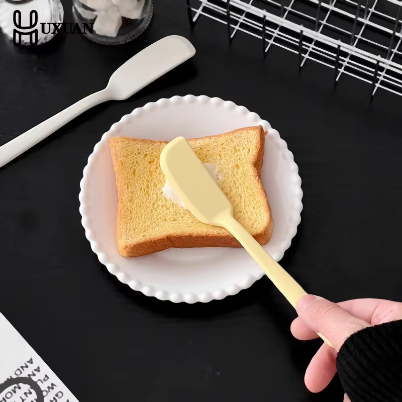 Couteau à beurre coupe-fromage
