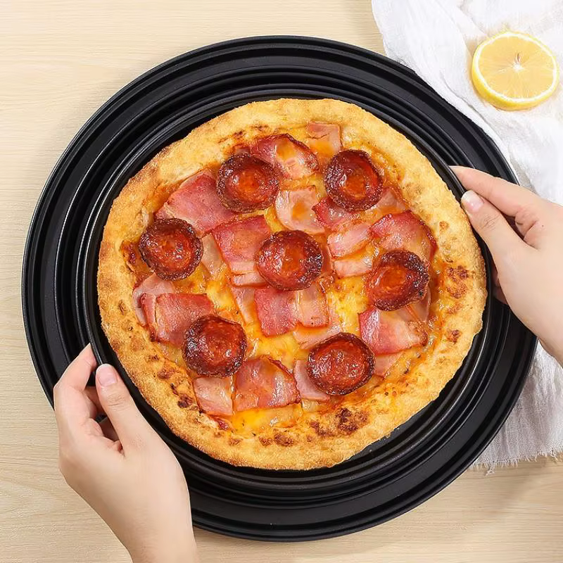 Plaque à pizza ronde avec trous