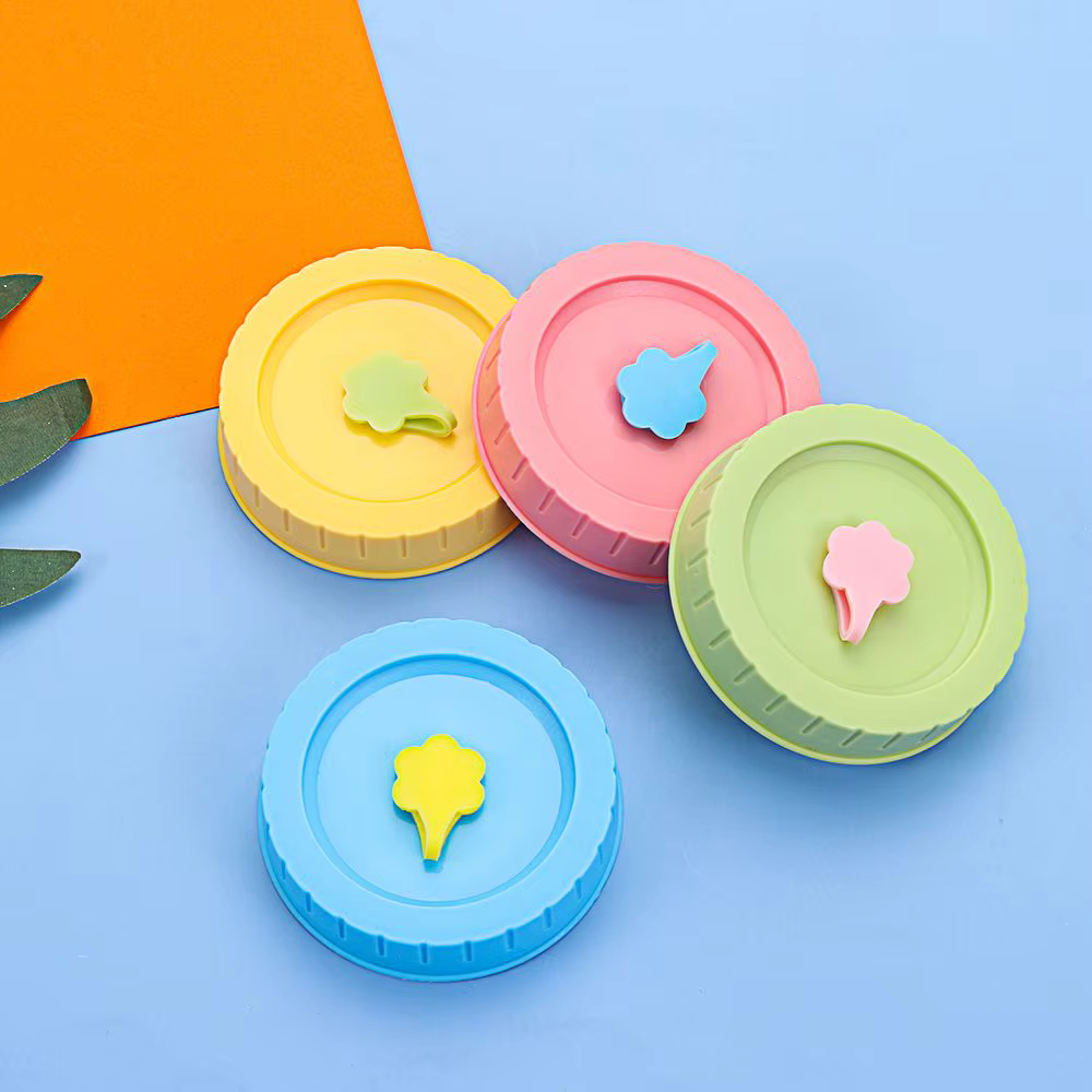 Bocaux en plastique mignons avec trou de paille