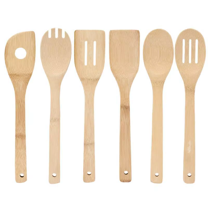 Ensemble d'ustensiles de cuisine en bois