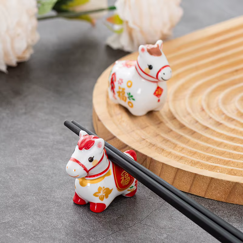 Support de rangement en céramique chinoise en forme de cheval pour baguettes