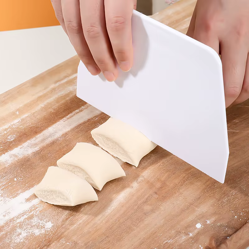 Spatule à Crème Incurvée Utile