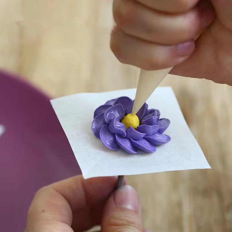 Papier de décoration crème