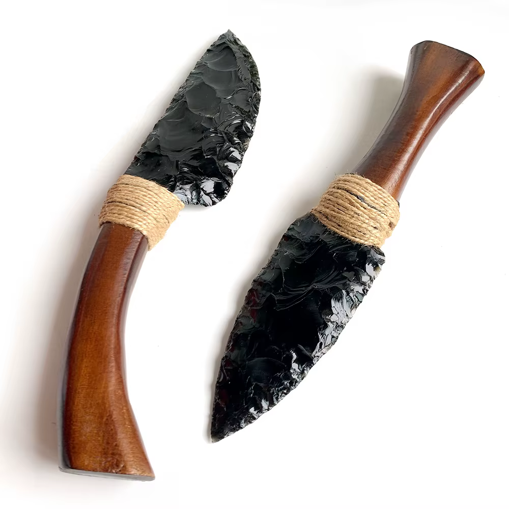 Couteau en cristal d'obsidienne naturelle fabriqué à la main avec manche en bois